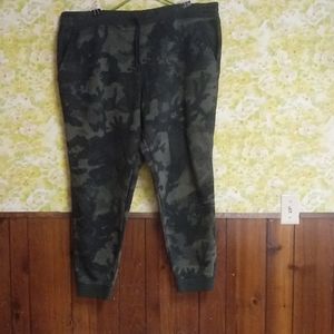 camouflage sweatpants nice and thick